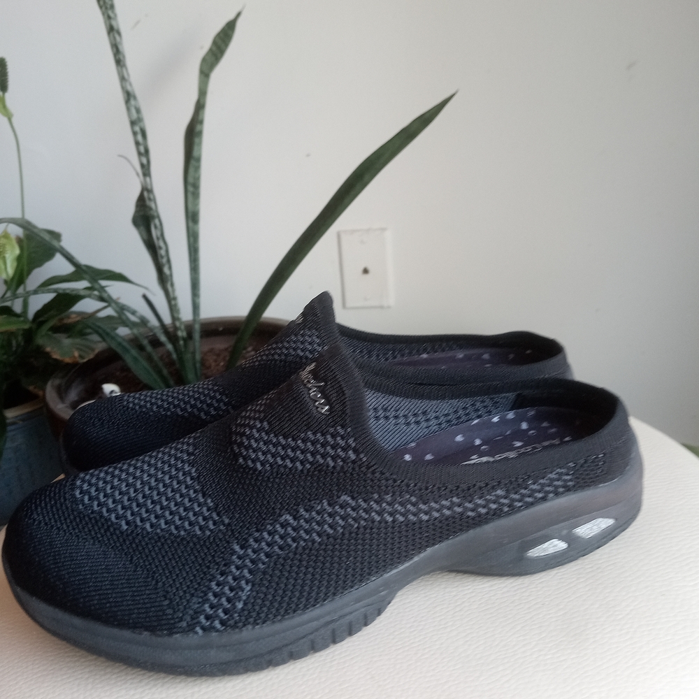 Skechers Black Sandals with Breathable Mesh and Cushioned Comfort